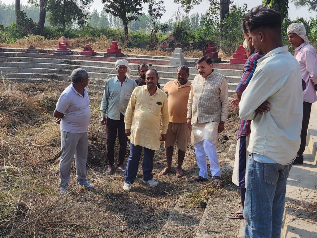किच्छा में छठ घाटों की तैयारियों का निरीक्षण — पूर्व विधायक राजेश शुक्ला ने किया श्रमदान, समितियों का बढ़ाया उत्साह