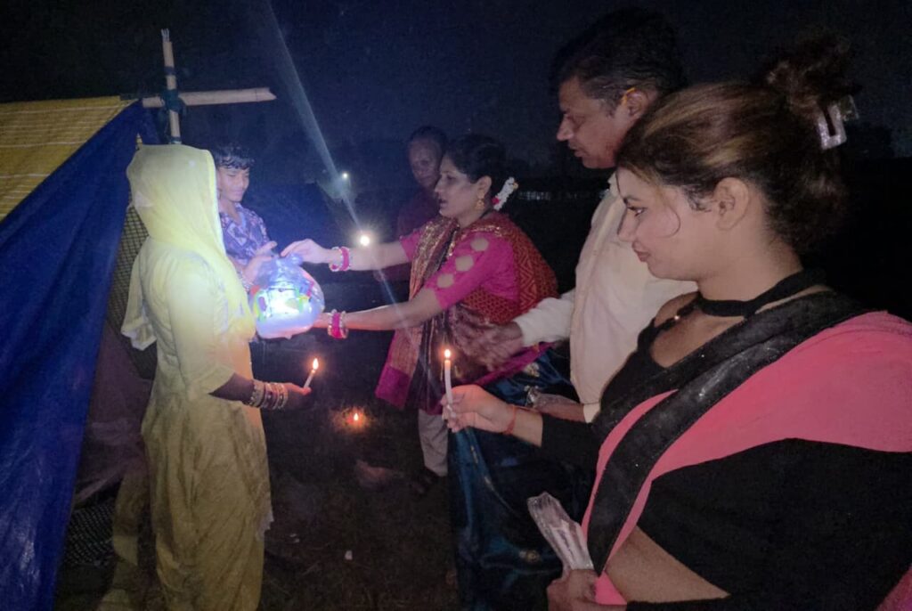 रुद्रपुर की गलियों में बाँटी खुशियाँ: ड्रीमर्स केयर फाउंडेशन ने जरूरतमंदों संग मनाई दिवाली