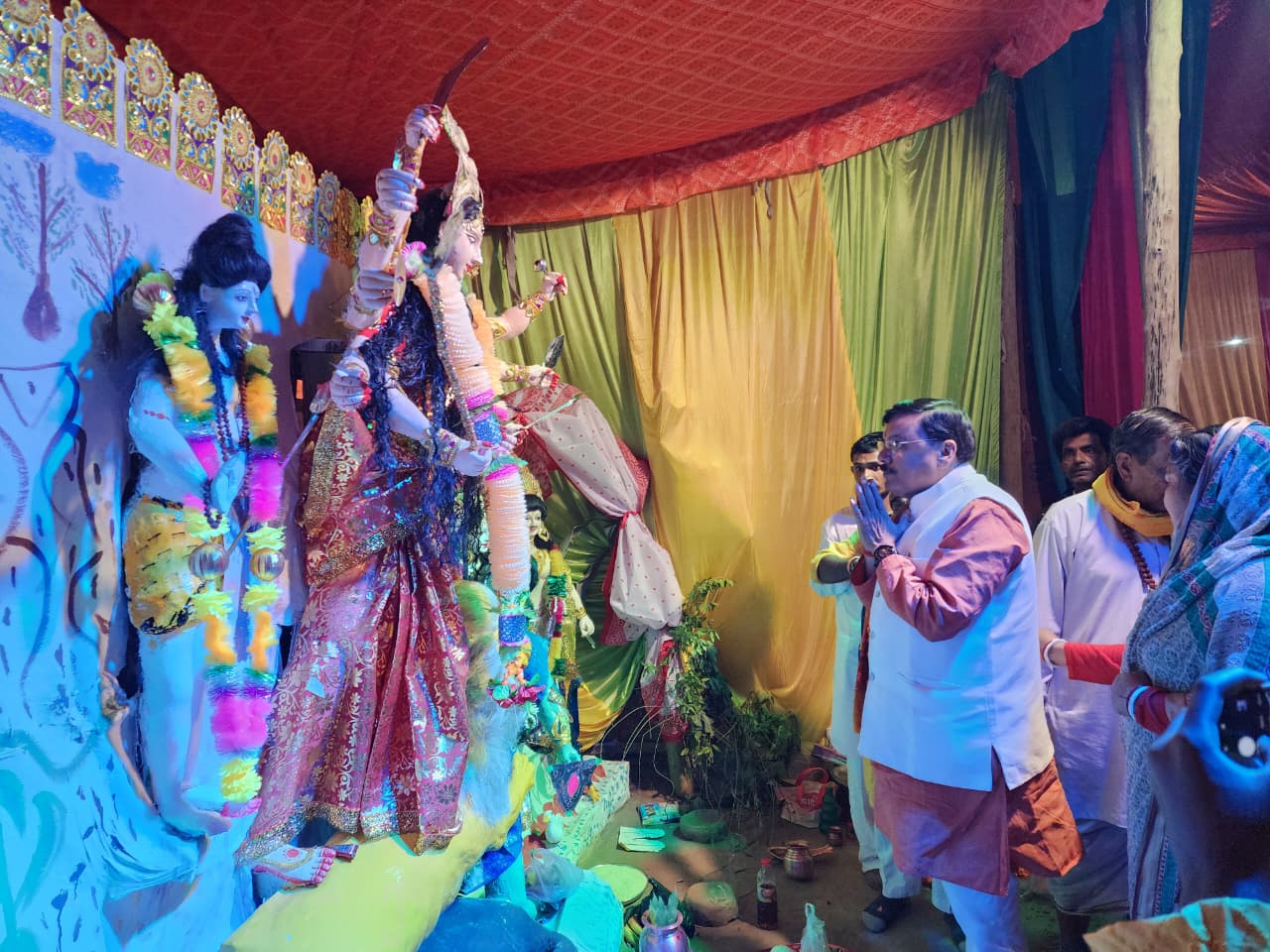 किच्छा में बसंती दुर्गा पूजा का शुभारंभ, पूर्व विधायक राजेश शुक्ला ने किया उद्घाटन