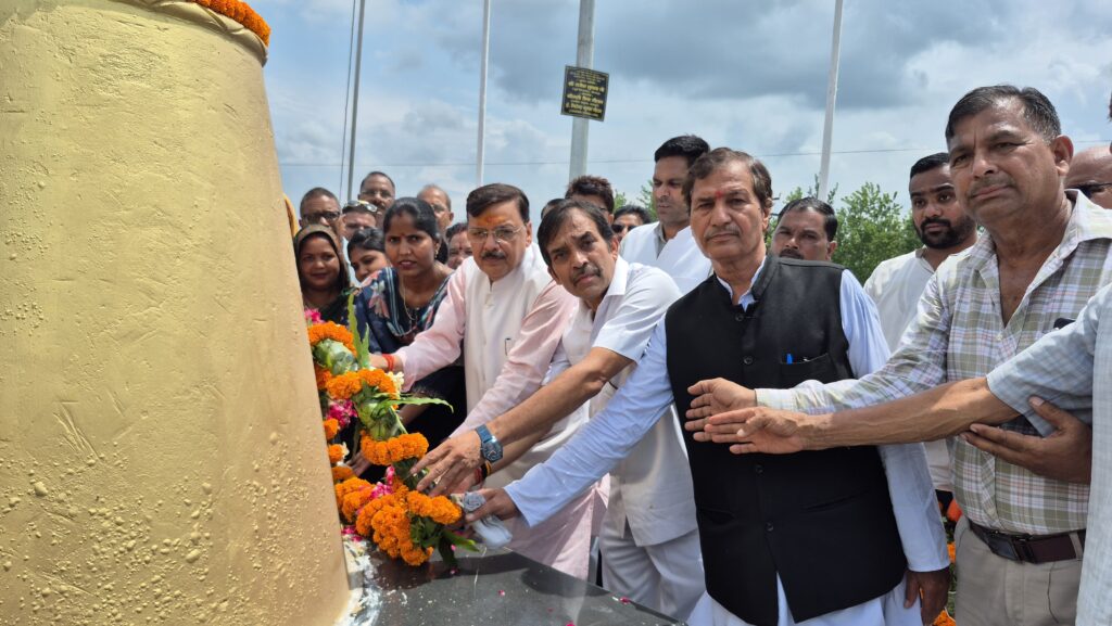 अगस्त क्रांति दिवस पर स्वतंत्रता सेनानियों को श्रद्धांजलि, राजेश शुक्ला बोले—‘भारत छोड़ो आंदोलन ने रखी आजादी की मजबूत नींव’